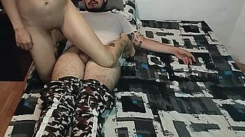 mi padrastro entra a mi habitacion cuando estoy sola y termina dentro de mi