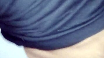 Lo zorra de la vecina esta muy mojada y no trae ropa interior