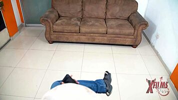 Chica venezolana con gran culo pasa casting porno y toma polla grande