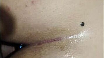 jugando con mi juguete por primera vez anal