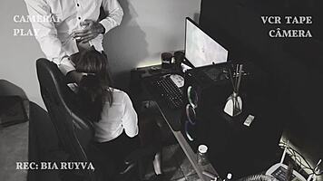 Câmera escondida: meu chefe fez massagem em mim, será que a esposa dele vai descobrir?