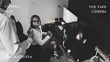 Câmera escondida: meu chefe fez massagem em mim, será que a esposa dele vai descobrir?