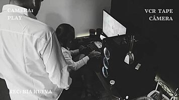 Câmera escondida: meu chefe fez massagem em mim, será que a esposa dele vai descobrir?