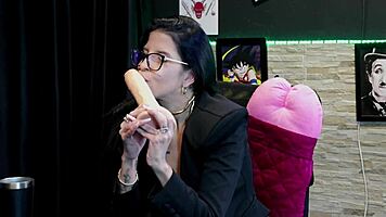 Morena faz uma demonstracao do seu boquete apos dizer que ja fingiu orgasmo e que deu beijo triplo - leticia braga watch on sheer red