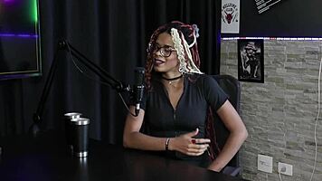 Falou Sobre Mulheres Peludas Recebeu Mensagens Tem Os Ataques Na Internet - Naomi Campos Sheer Red