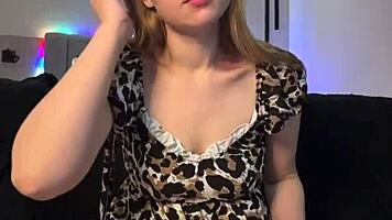 i masturbat my tite pussy after shower, its so wet n sexy