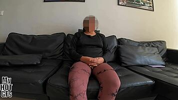 jovencita provinciana me pide ir a verla porque quiere probar su primer vídeo porno