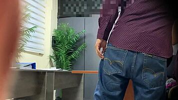 Universitaria Nataly Haciendo Practicas de Derecho en la Facultad de U Cat�lica de Chile Camara Espia