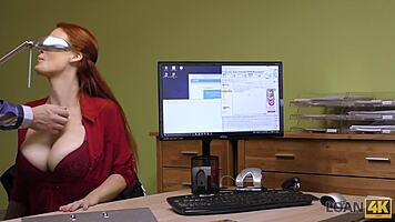 loan4k rousse a des relations sexuelles spontanees au bureau avec agent de credit