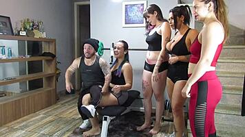 academia proibida sexo selvagem entre pesos e esteiras