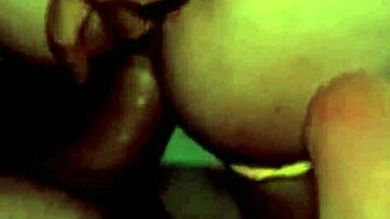 novinha estudante sentando com cuzinho apertado na pica grossa do amigo da escola