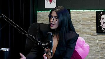 nunca transou na mesa de sinuca o cliente gostava de um fio terra deu a buceta no avi�o e chegou a receber 23 buqu�s de flores mas - leticia braga watch on sheer red