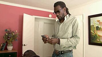 Julie Cash Enjoys Horny Black Lover in SQF Fun 😈