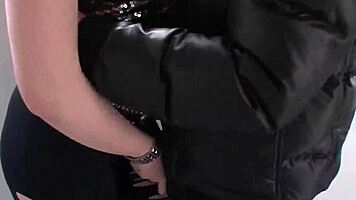 Alice Ozawa deepthroats rod in doggy style!