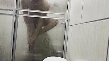 Me Espian En El Baño Y Cuando Me Masturbo Con Las Bragas De Mi Prima