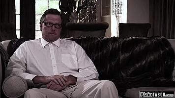 Who can resist licking that teen 18+ pussy?