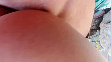 Секс на пляже с извращенным стариком: юная брюнетка 18+ заглатывает хуй и получает лизание мокрой пизды