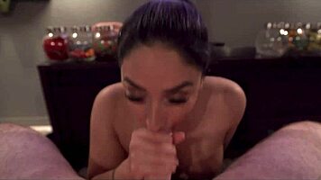 Divertimento hot a teatro con milf bollente Sheena Ryder