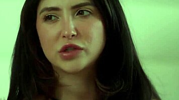 Queenie Sateen and Jane Wilde Share Sensual Scissoring Session