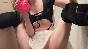 Deep Blowjob from Webcam Girl Vikusik22a