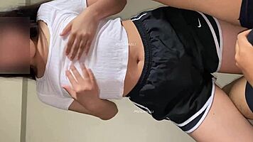 Jungfräuliches Stiefschwester-Fötzchen hart gefickt sie liebt reiten und schreit vor Lust härter Liebling