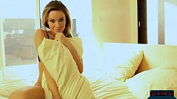 The gamer teen revealed her tight shaved body.