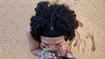 conheci essa linda morena na praia conversar vai conversar vem at� que rolou uma bela foda