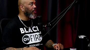 Seu primeiro atendimento na festa termina com as meninas ganhando dinheiro e preenchendo o vazio interno - victoria rubro no sheer red