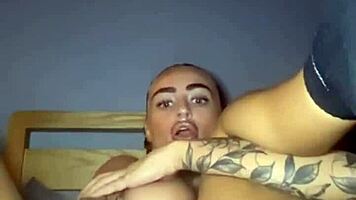 Tattooed goth slut fingers herself raw