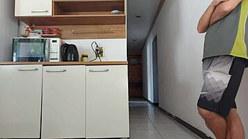 Sexo arriscado enquanto meu marido estava no banho transei com amigo dele quase fomos pego, she moaned.