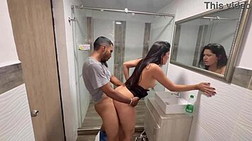Sexo En El Baño Follamos Rápido Antes De Que Lleguen Nuestros Padres
