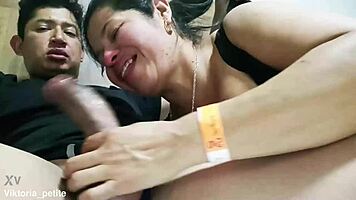 la tentación comienza ella sabe cómo encenderlo