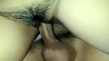 Estudiante se sienta en mi verga como loca hasta sacarme la leche en frenesí de placer
