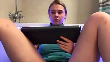 riding that fat dildo till i cum hard 😩💦