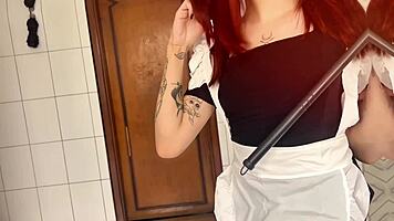 gostosa empregadinha's submissive maid roleplay leads to interracial cock-riding moans