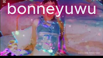 bonneyuwu rubs one out in garage