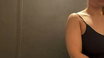 Watch her pussy stretch extreme with public fisting orgasm