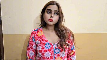 Pakistani neighbor hints at wet pussy temptations nearby