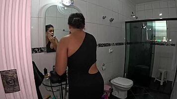 Gabi Souza panics wildly over Ted's fake twin pregnancy prank in steamy bath