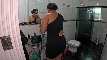 Gabi Souza panics wildly over Ted's fake twin pregnancy prank in steamy bath