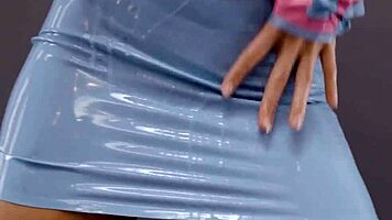 I'M RILEY DIVING INTO DOUBLE PENETRATION ECSTASY!