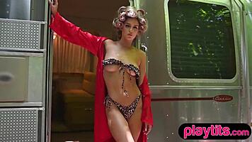 uhh my juicy tits n big ass are bouncin so wild as i strip n tease ya all