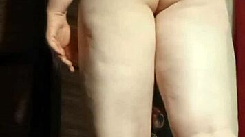 hey camgirl in grey 😘 fingering that tight ass so hot 🔥
