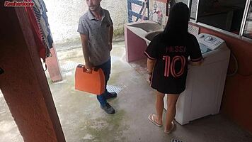 sexy latina seduces technician with her curvy ass