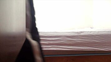 Sexy latina argentina puta rolls condom on cock with hot mouth