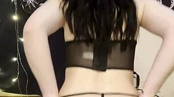 Goth petite shakes twerks her juicy curves for viewers