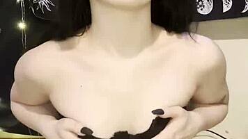 Goth petite shakes twerks her juicy curves for viewers