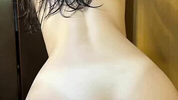 hey college babe, that big juicy ass fresh from the shower is irresistible