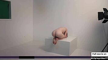 Watch this stunning blonde pose nude, teasing deepthroat in photoshoot