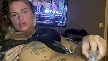 thick goth slut rams her ass before parents get home 🔥🍑